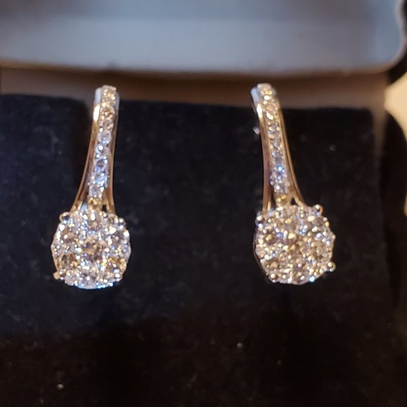 14K WHITE GOLD DIAMOND EARRINGS. - Picture 8 of 10